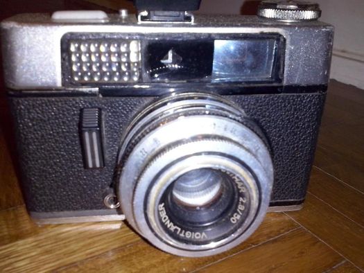 Máquina fotográfica vintage da marca VITORET, modelo Voigtlander