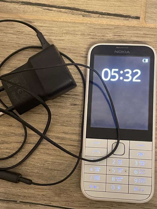 Кнопочний телефон нокіа