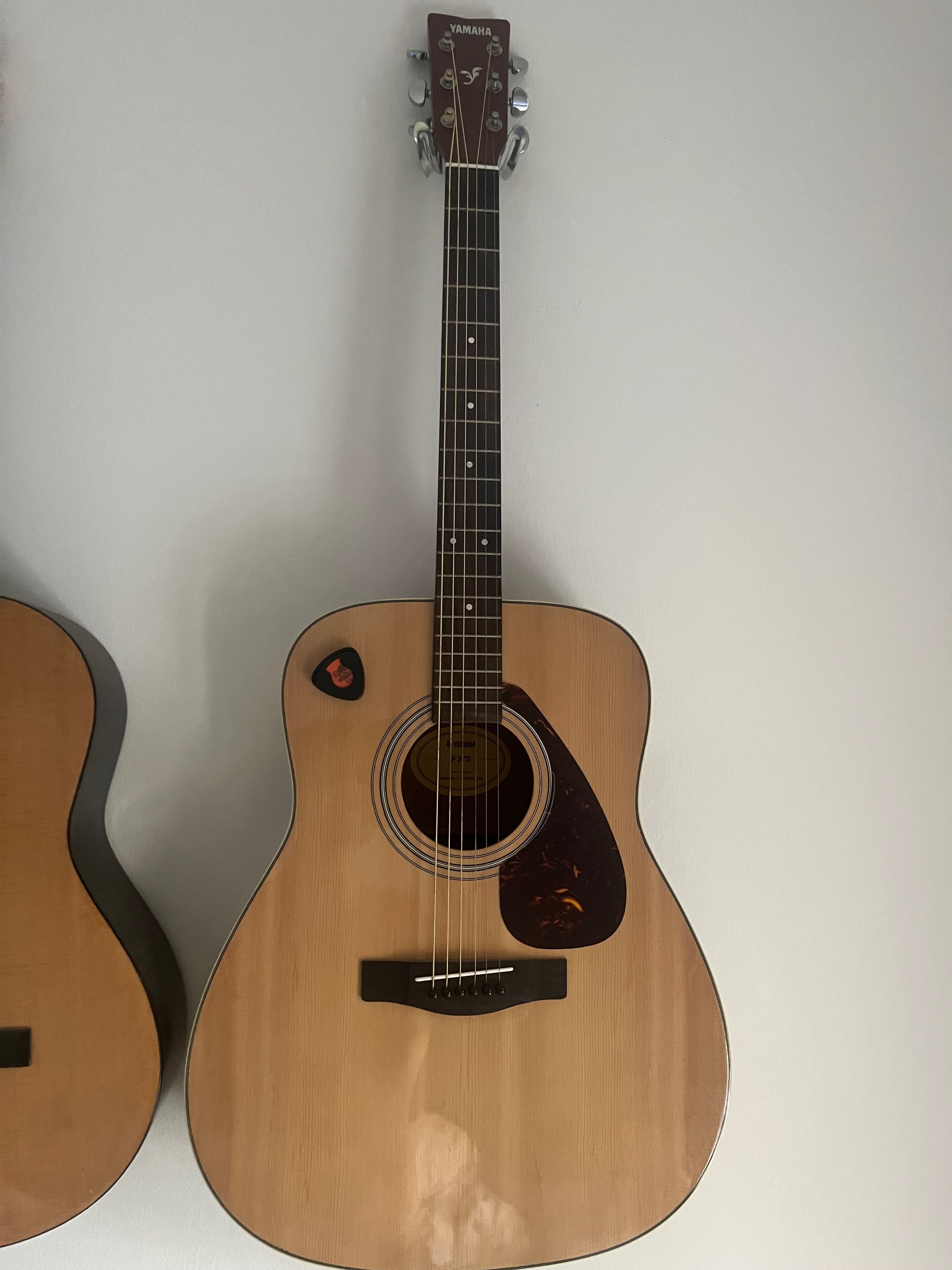 Violão acústico (Yamaha F370)