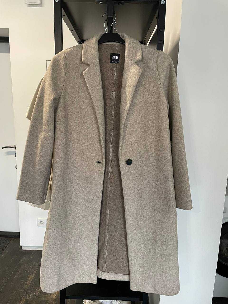 Женское пальто Zara (размер S)