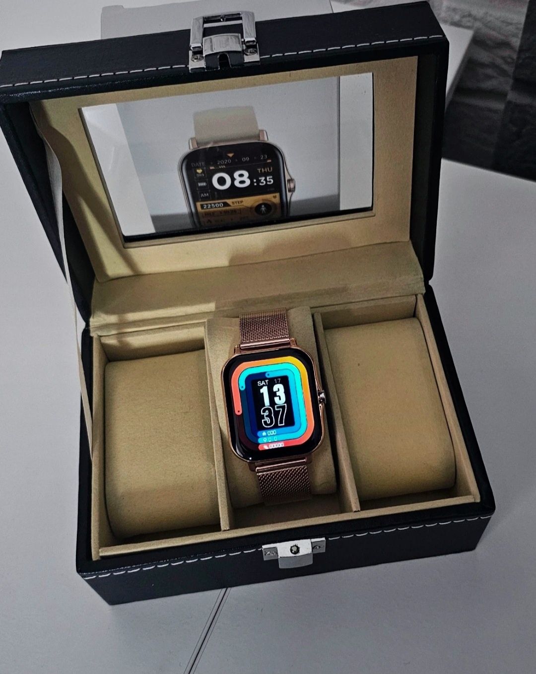 Złoty smartwatch