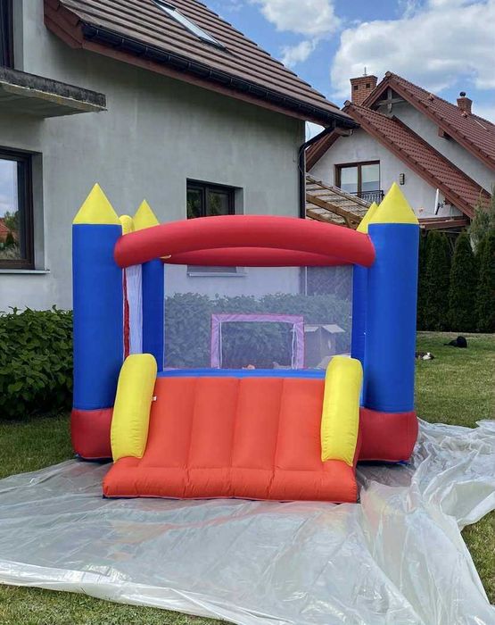 Zamek dmuchany do skakania