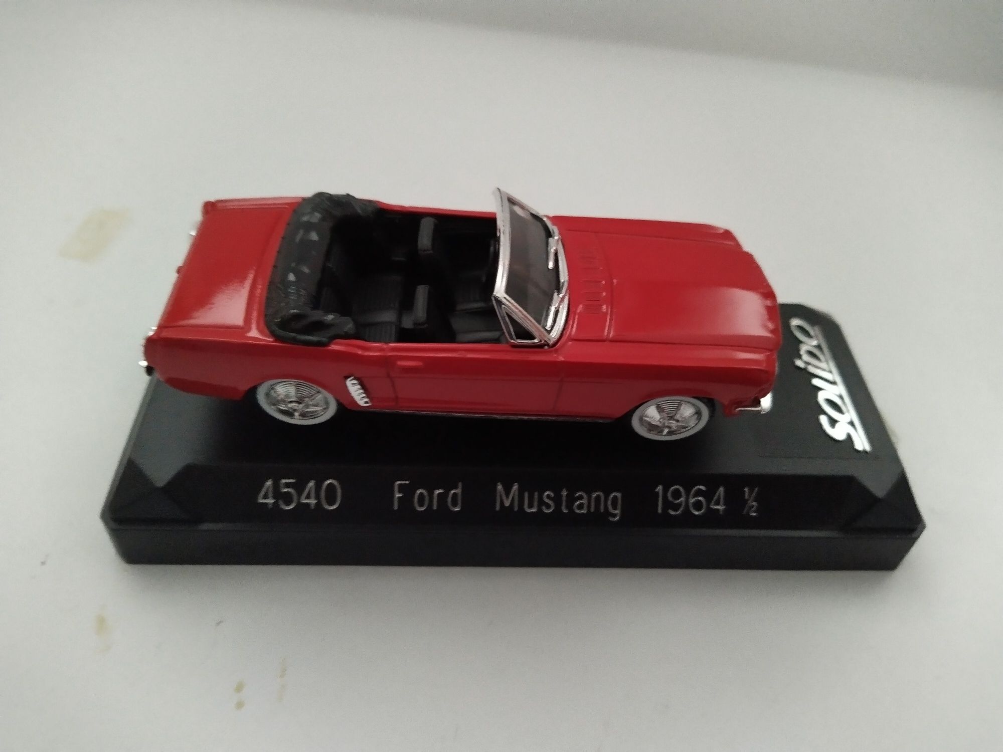 Ford Mustang cabrio Solido Skala 1:43