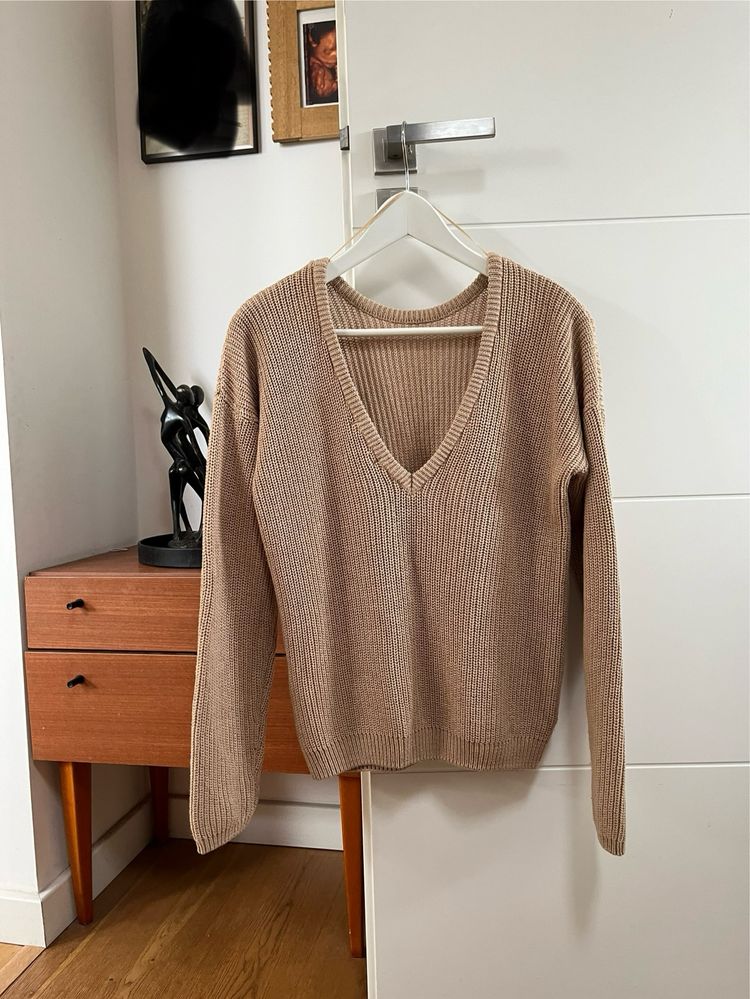 ND-KD sweter XS z dzianiny z glebokim dekoltem w serek / bezowy