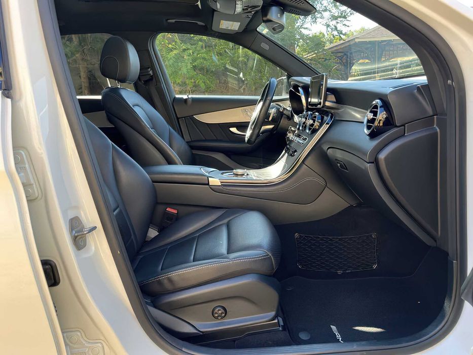 Mercedes-Benz GLC 300      2019