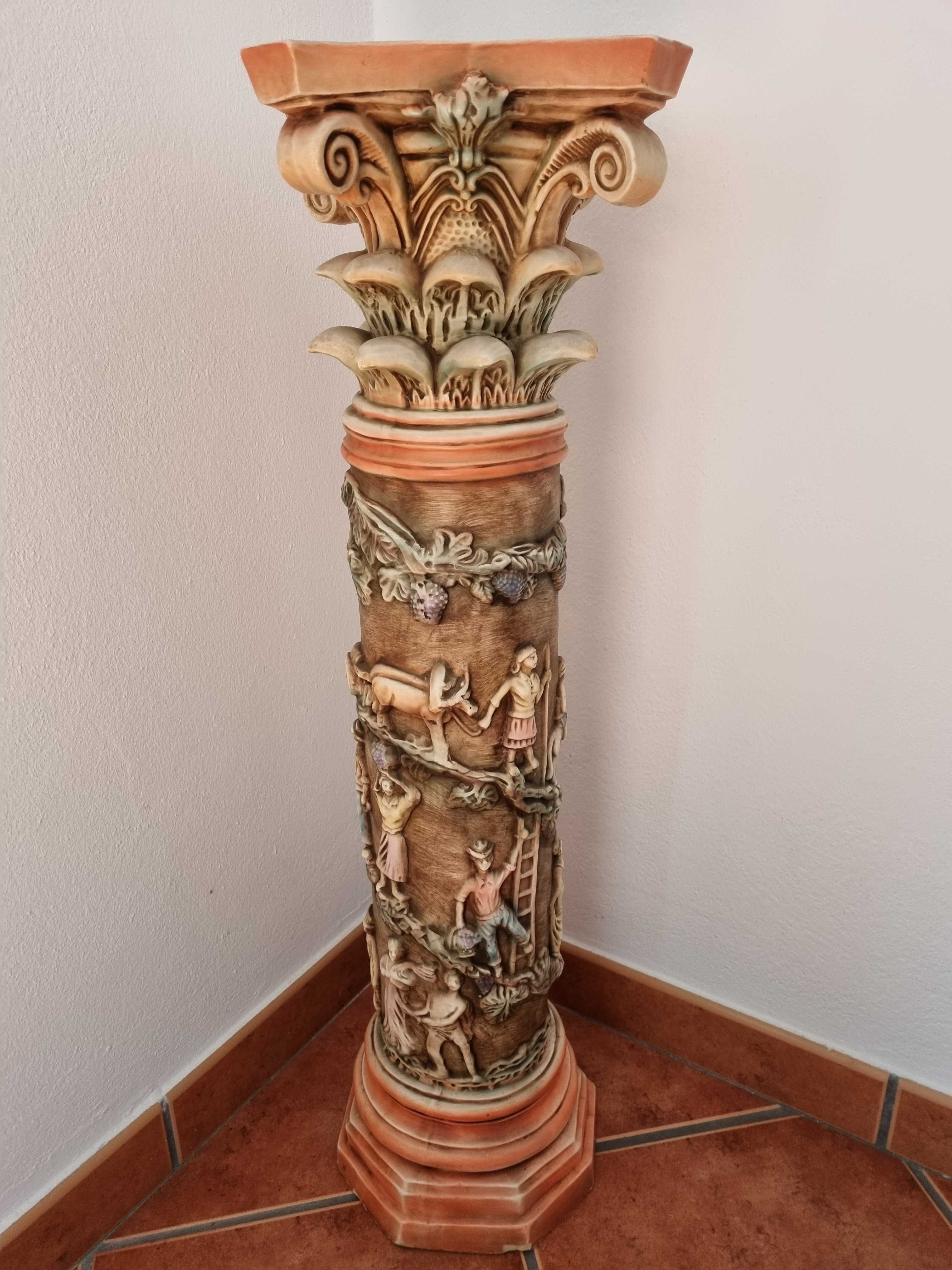 Vendo quadros antigos.