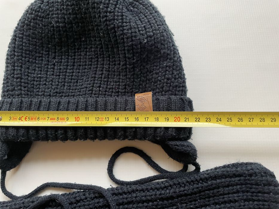 komplet zimowy: czapka, szalik i rękawiczki — idealny na chłodne dni