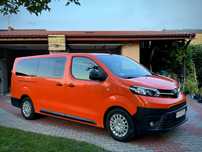 Bus osobowy 9 miejsc osób Toyota Proace long wynajem lotnisko wesela