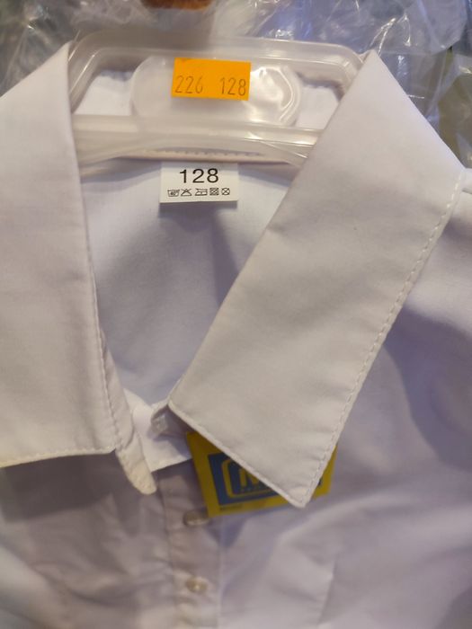 2 białe bluzki galowe r.122
