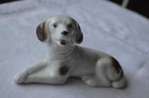 porcelana piesek figurka logowana