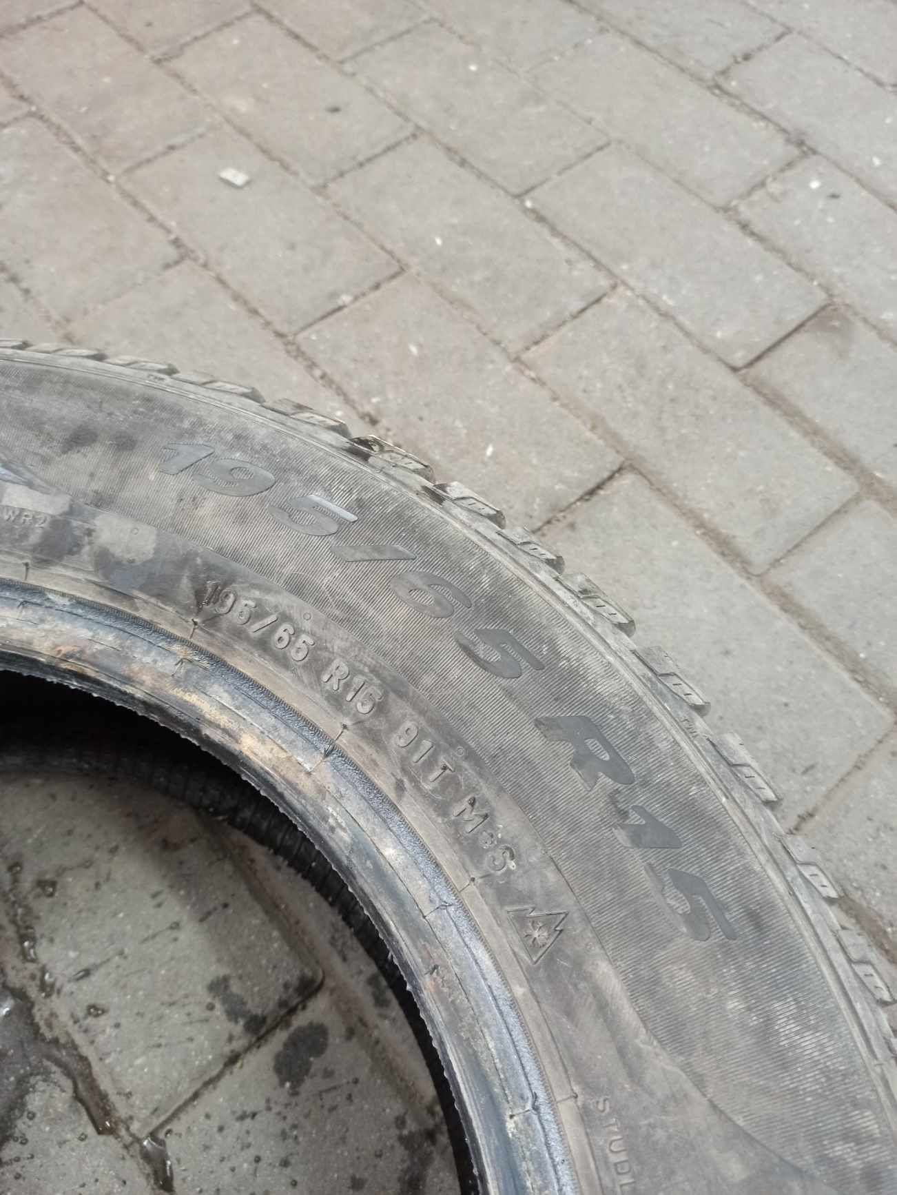 4 opony zimowe Pirelli 195/65 15, 5,9/6,3mm. Możliwy montaż