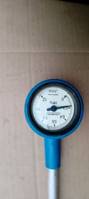 Miernik ciśnienia w oponach