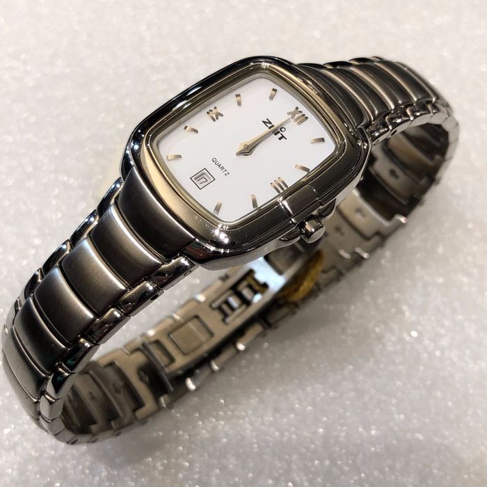 Relógio Zeit Quartz 28mmx25mm - Nunca Usado com Etiqueta