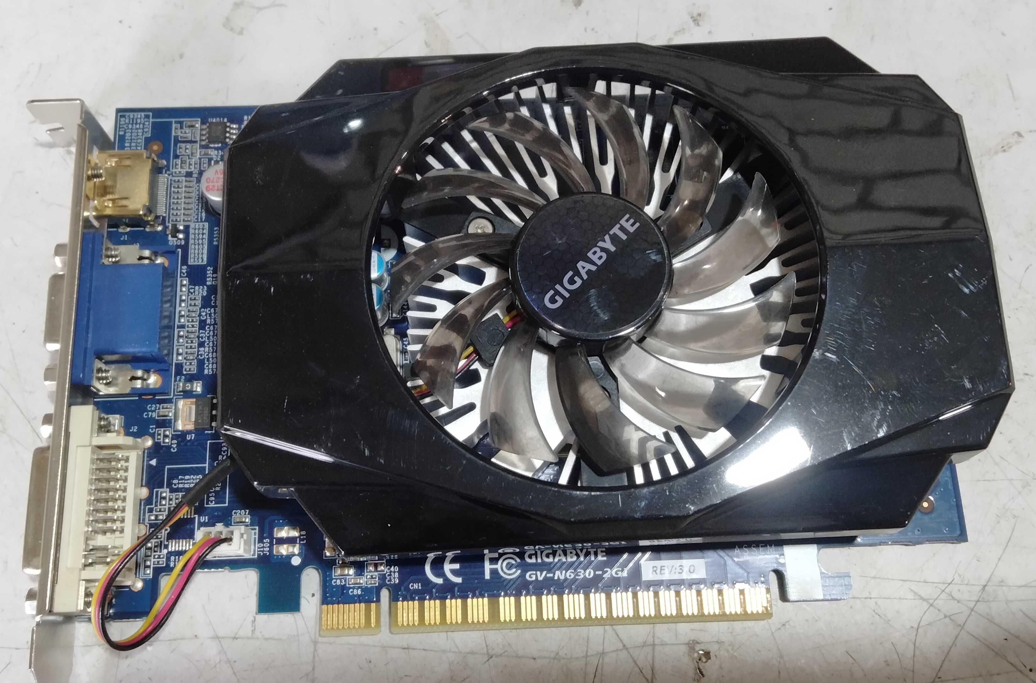 Видеокарта Asus GT 440 Radeon HD 6570