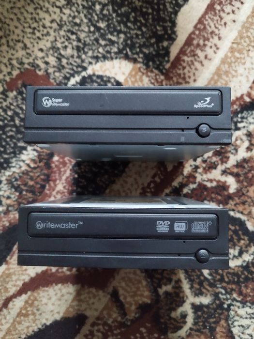 Dwa napędy DVD do PC