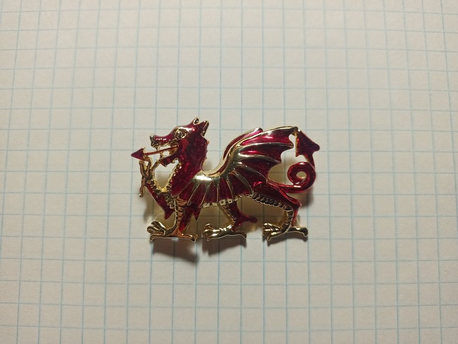 Брошь «Валлийский дракон» с красной эмалью и позолотой 18 карат