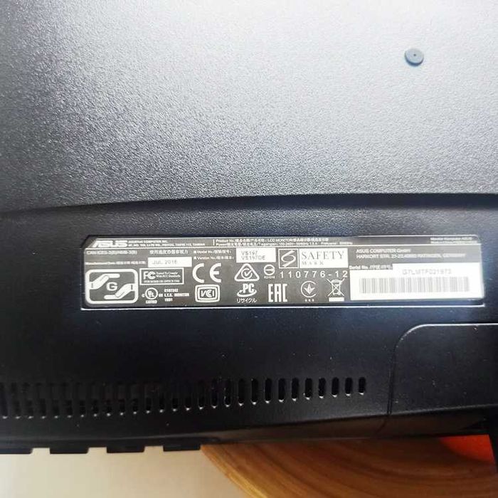 Monitor ASUS VS197DE 18.5'' 1366x768 D-Sub mede 45x28cm A funcionar