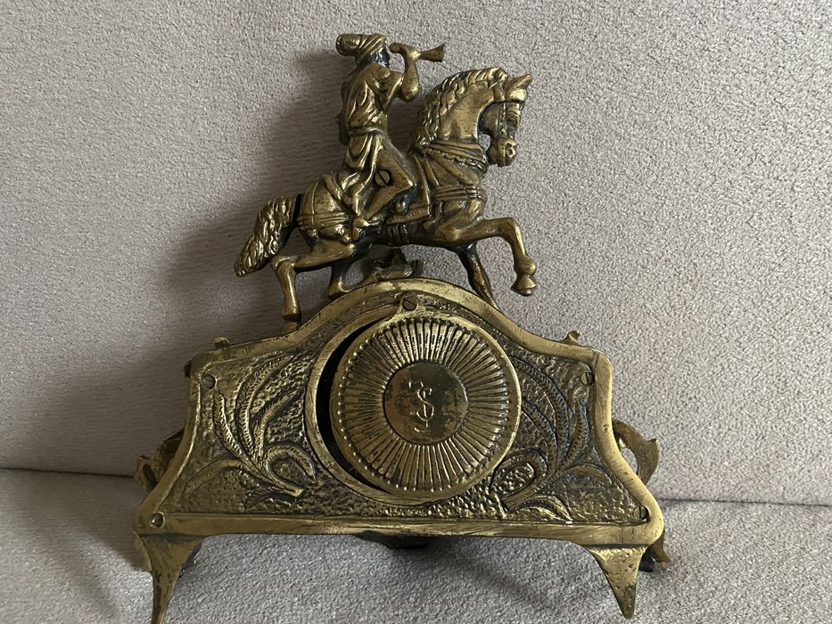 ozdobny zegar kominkowy