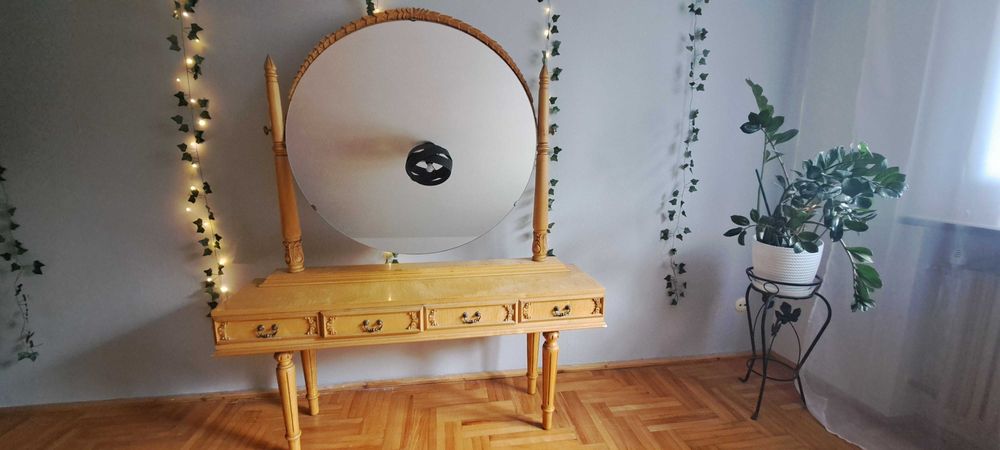 Toaletka z lustrem.   80 cm Fornir lata 80te