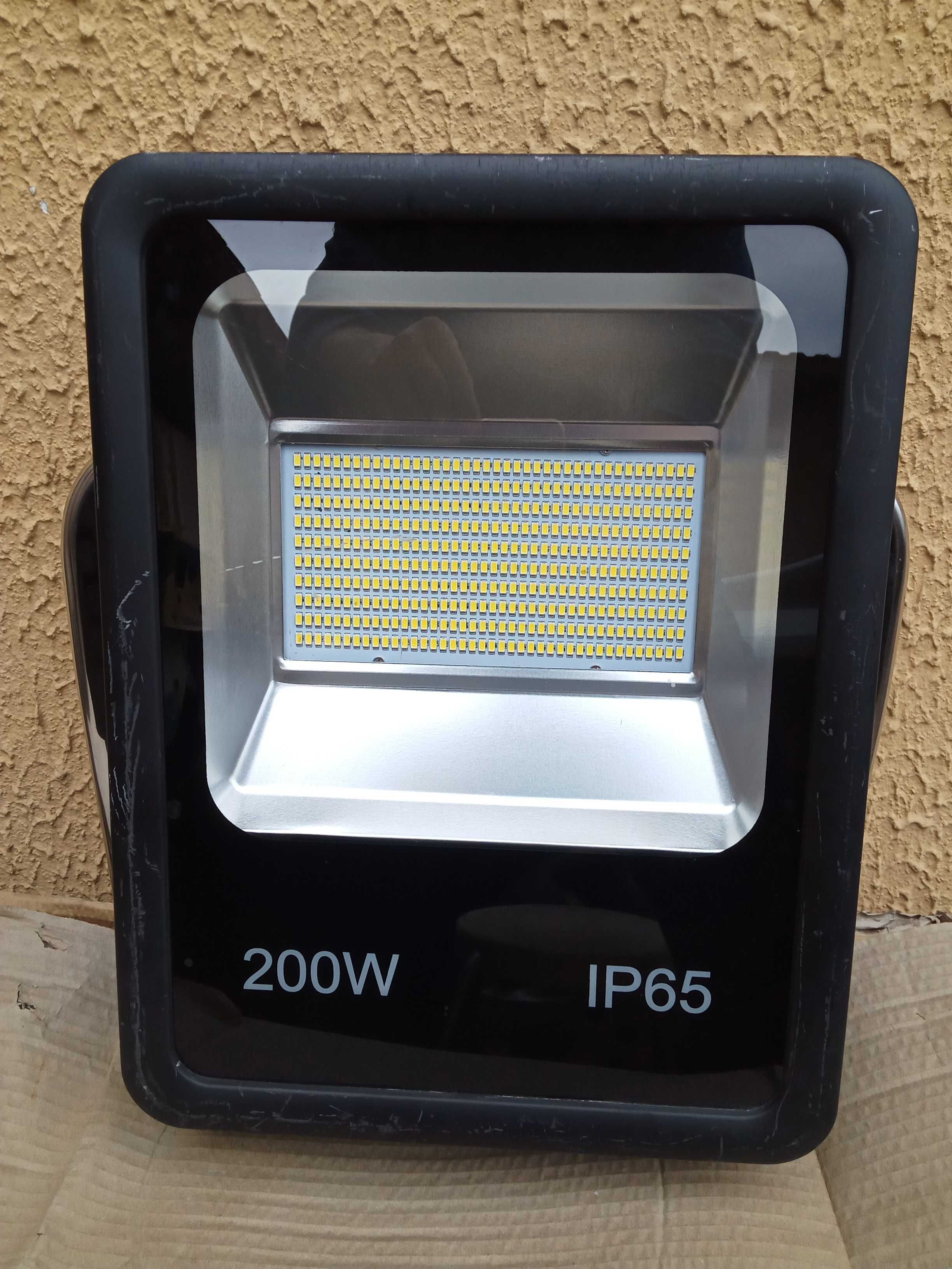 Lampa IP65 200W LUCE