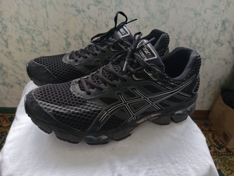 Кроссовки asics,оригинал
