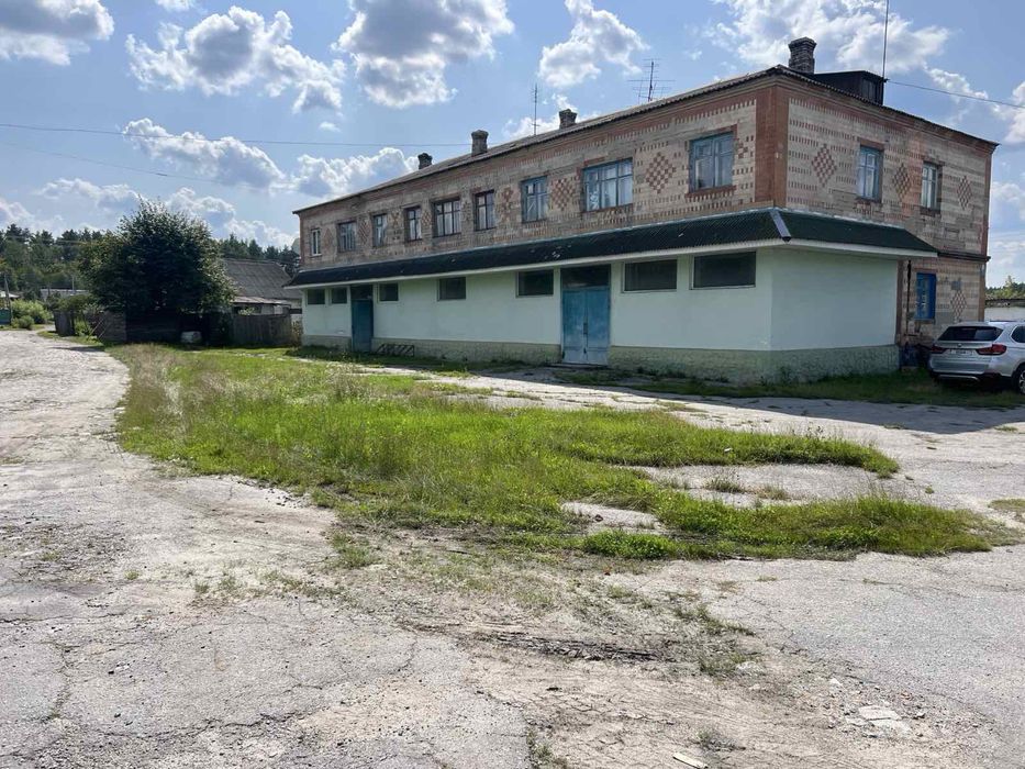 Продам або здам в оренду магазин в смт.Полянка Звягелівського району