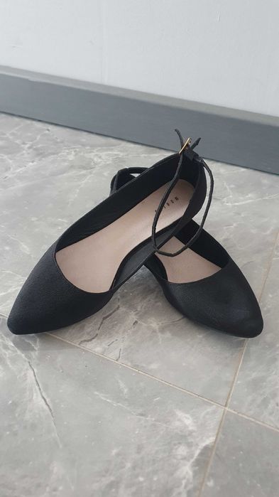 Czarne baleriny z zapięciem wokół kostki rozm 37