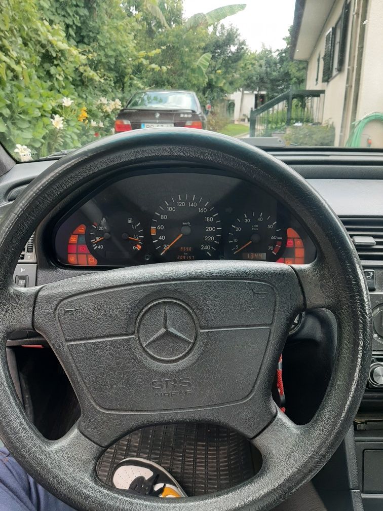 Mercedes-Benz c180