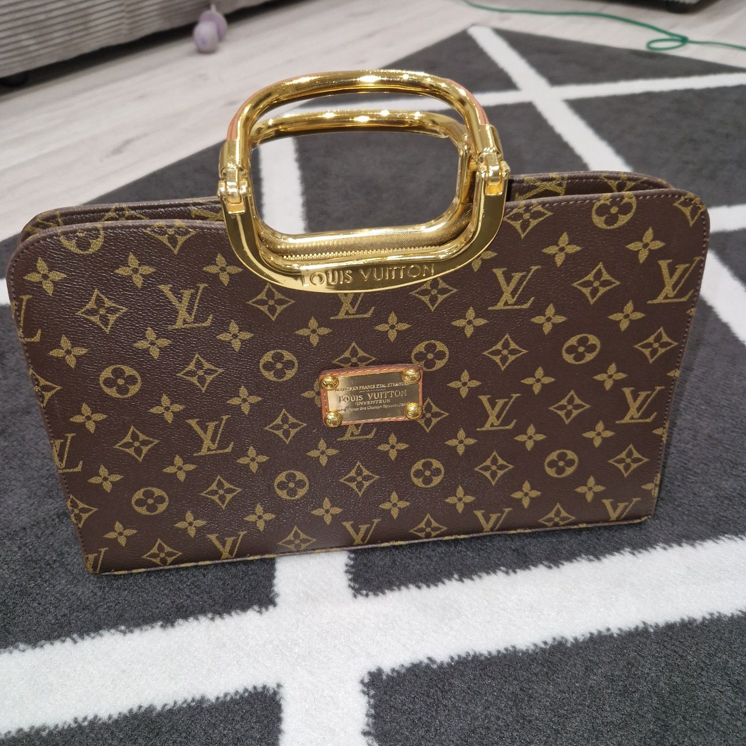 Louis Vuitton klasyczna brązowa elegancka torebka