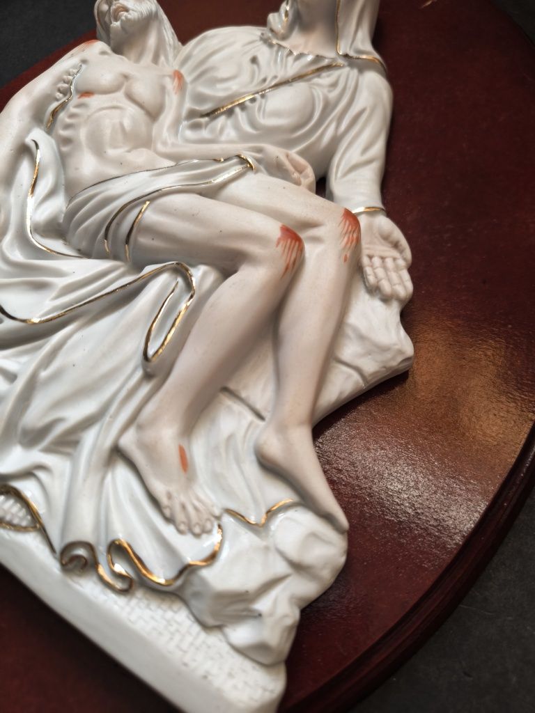 Quadro em Porcelana e Madeira com Detalhes Dourado
