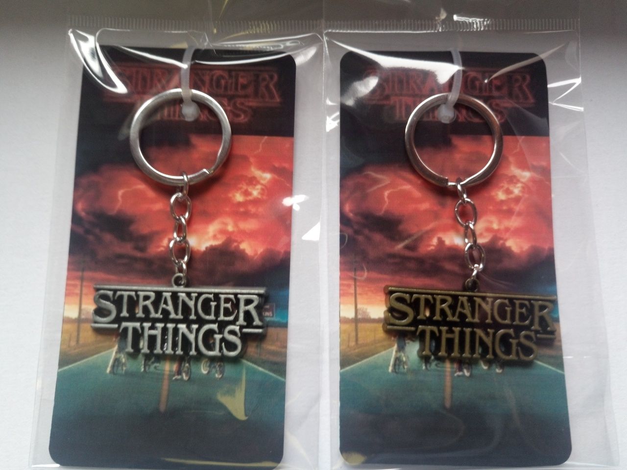 Porta Chaves + PIN OFERTA Stranger Things Eleven Remendo Emblema Patch