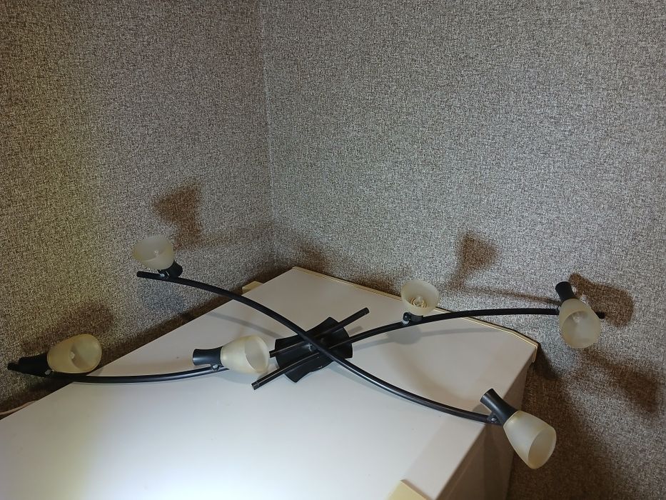 Люстра у вітальню