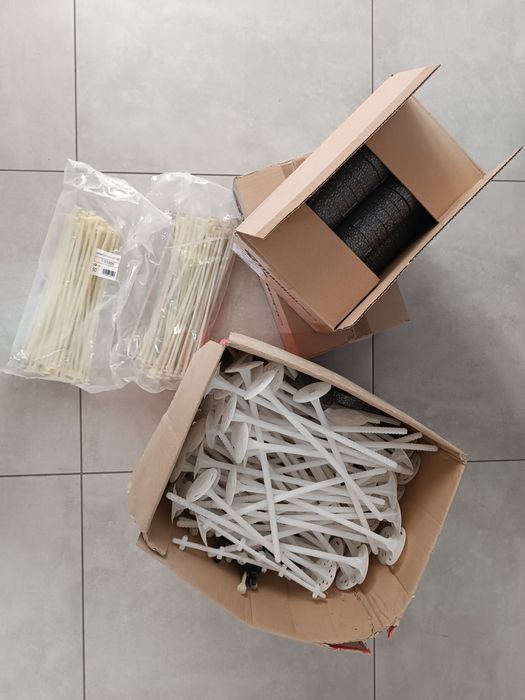 Łączniki izolacji, dyble do styropianu, zaślepki