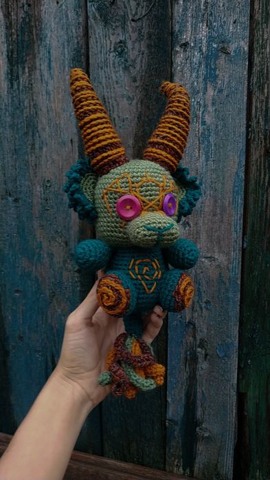 Вязаная игрушка Бафомет