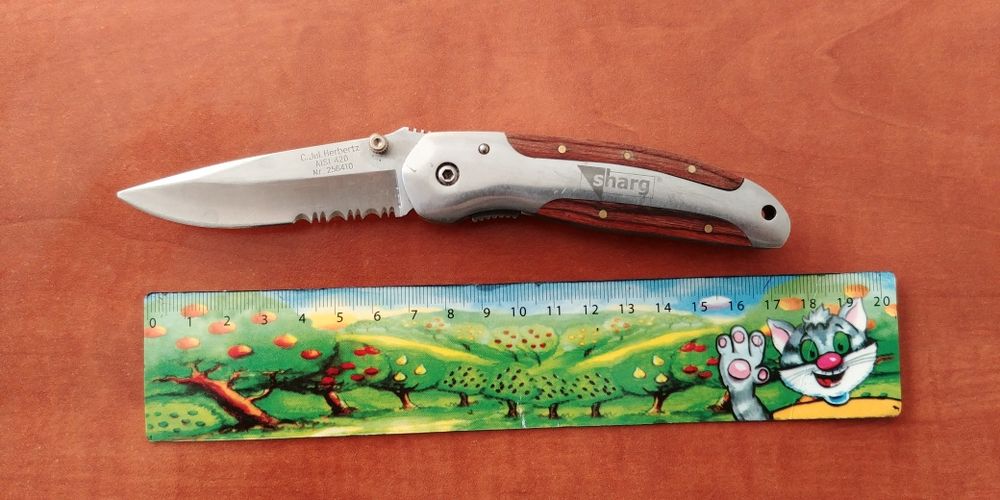 Noż Sharg reklamy Cold Steel Spyderco Buck