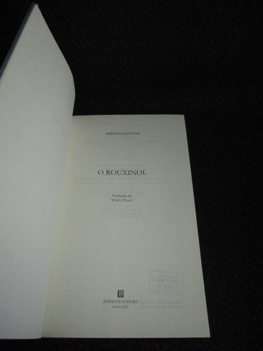 Livro O Rouxinol Kristin Hannah 1ª edição 2016