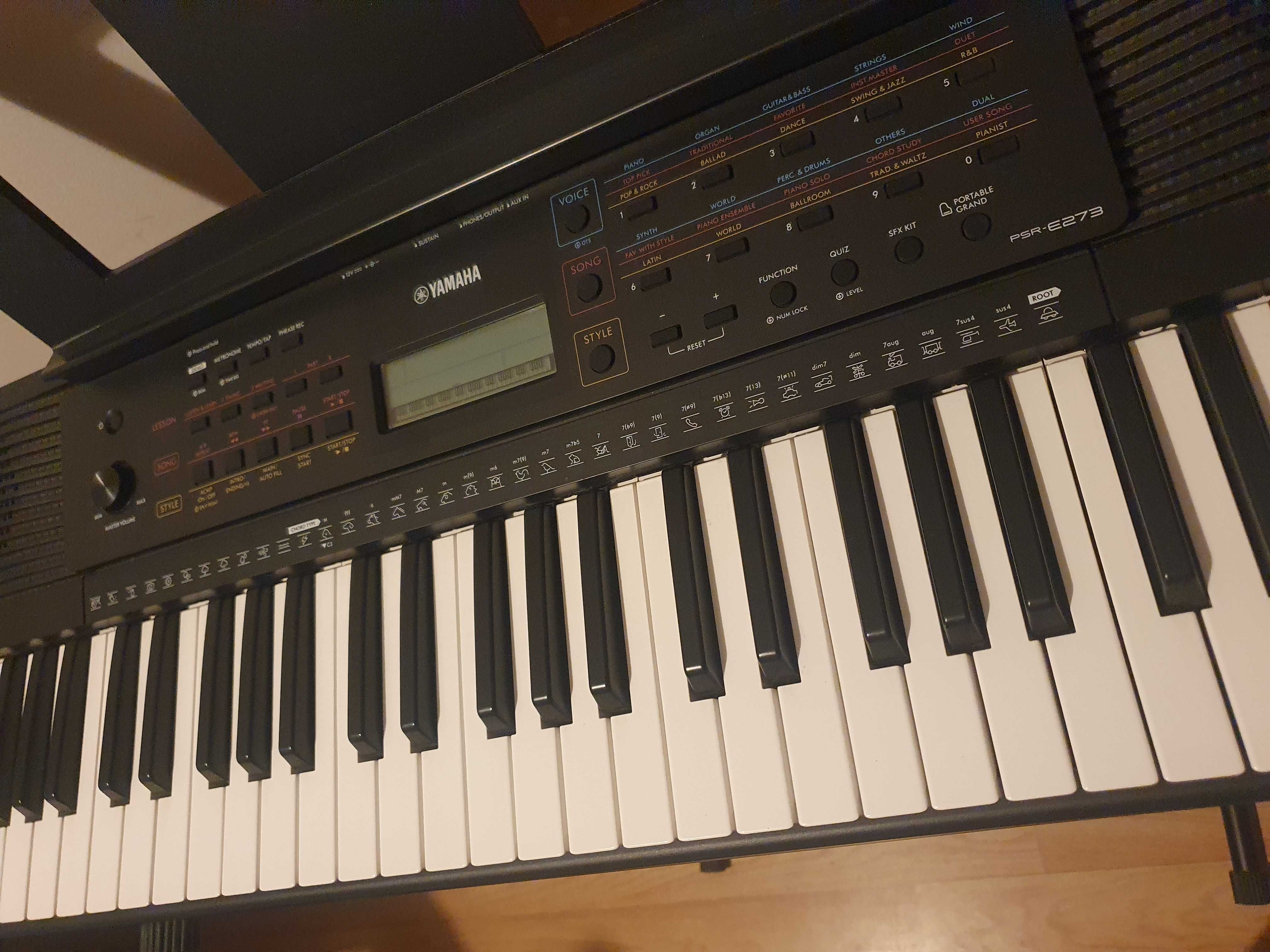 Yamaha PSR-E273 – keyboard dla początkujących i średnio zaawansowanych