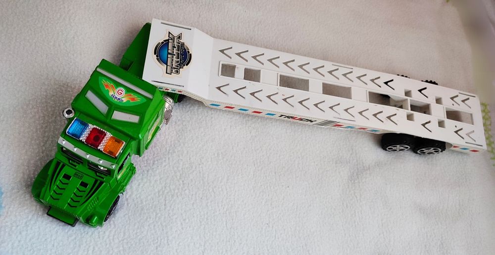 Фура-тягач іграшковий