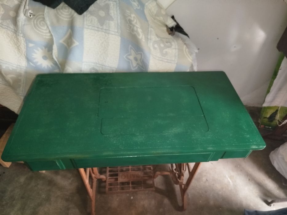 Móvel de máquina de costura