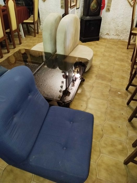 Mesa com tampo de vidro - 35 euros