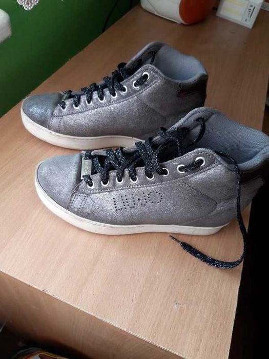 Buty wiązane na platformie r.38 srebrne, siwe z brokatem