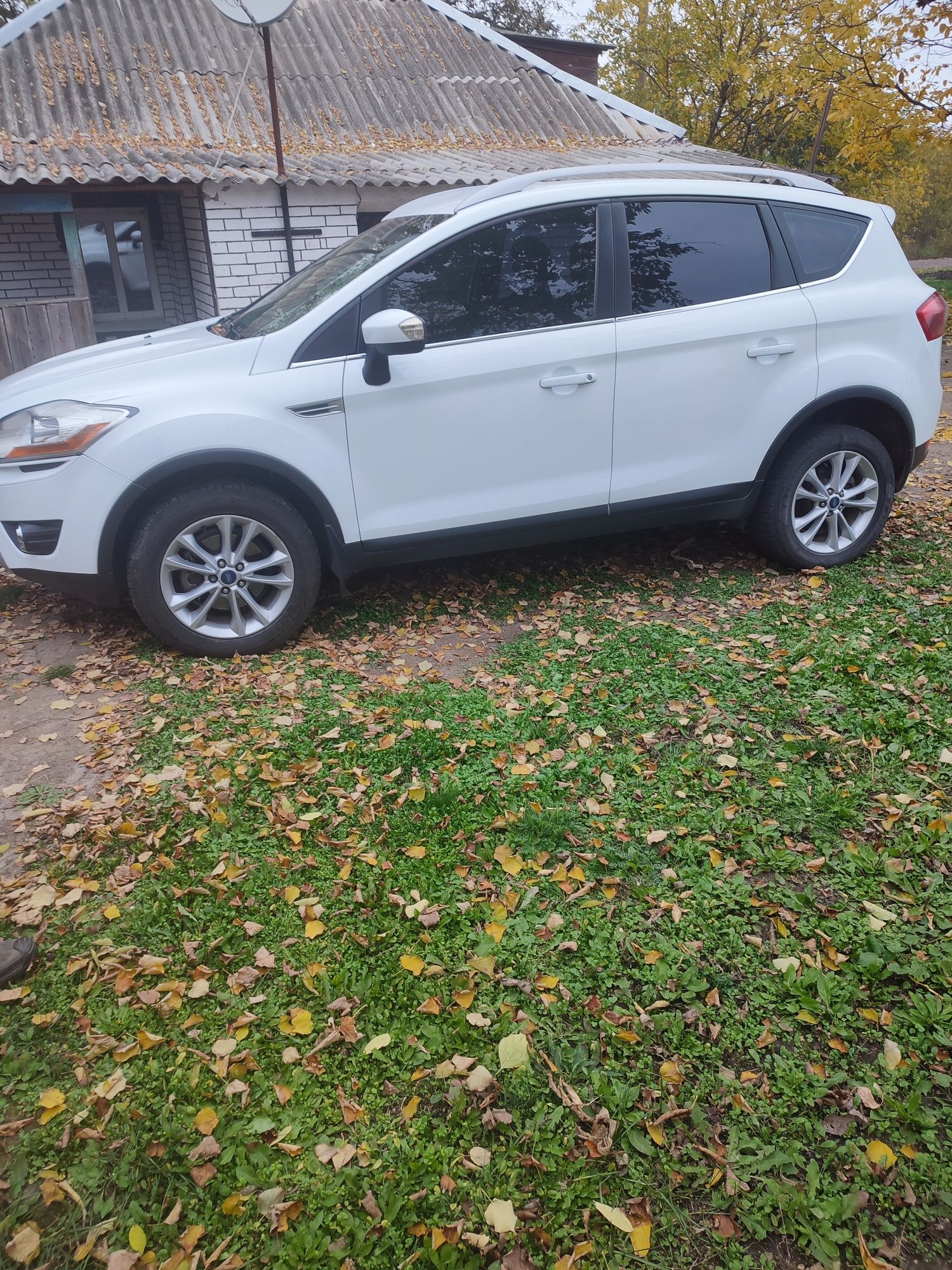 Паркетник Джип Форд Куга 2.0tdi рідна фарба.2013р куплена.