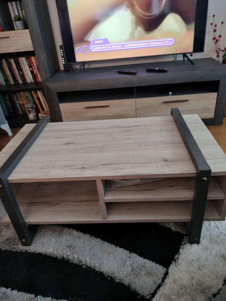 Mesa de sala castanho