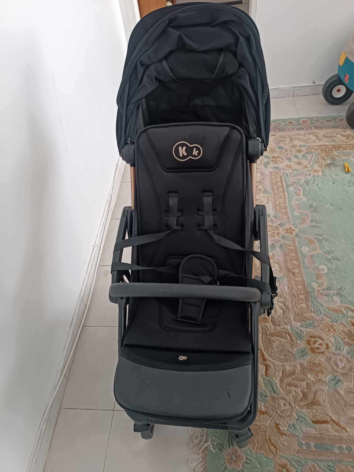 Carrinho de bebé à venda