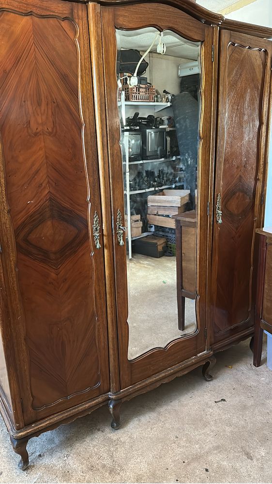 Mobilia de quarto antiga