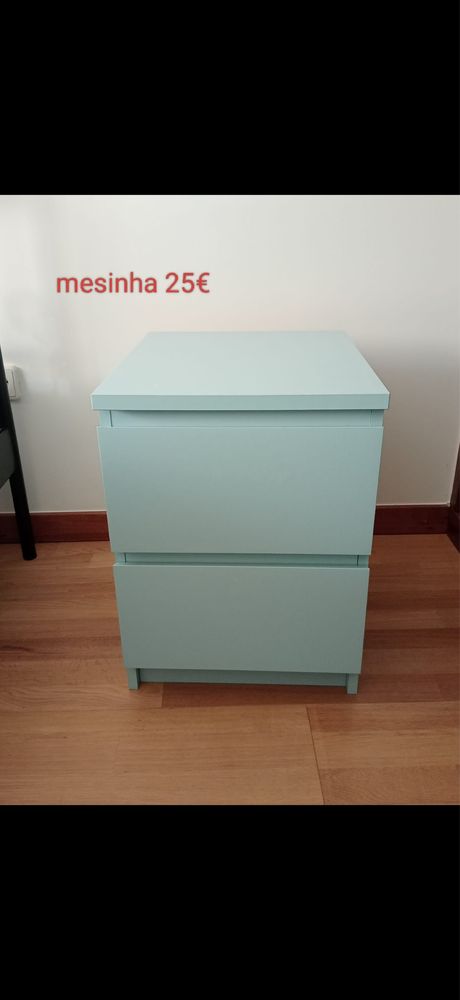 Camas , comodas e roupeiro
