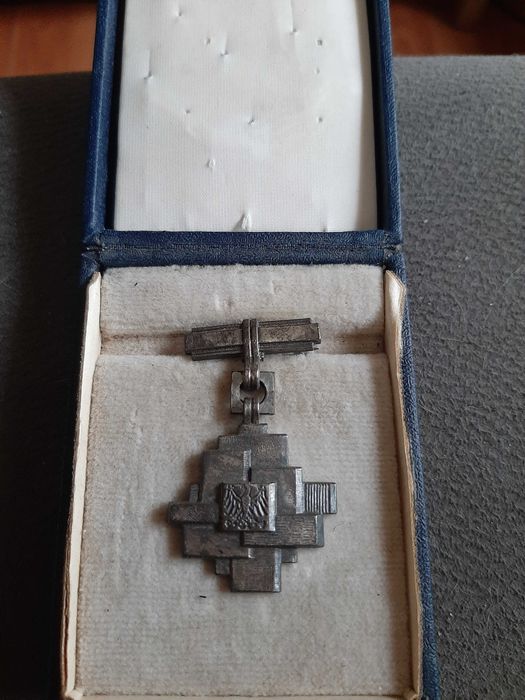 Odznaczenie-Zasłużony Dla Budownictwa