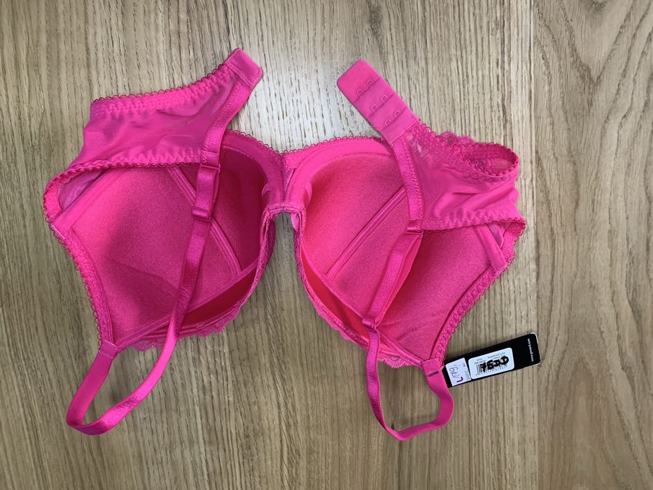 Biustonosz nowy 34DD 75E brytyjskiej firmy Gossard