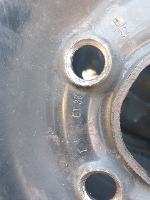 Kola zimowe Vw Polo VI 185 70 R14  z kołpakami VW