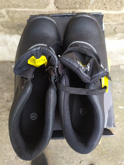 Рабочие ботинки Safety jogger works 43 размер новые